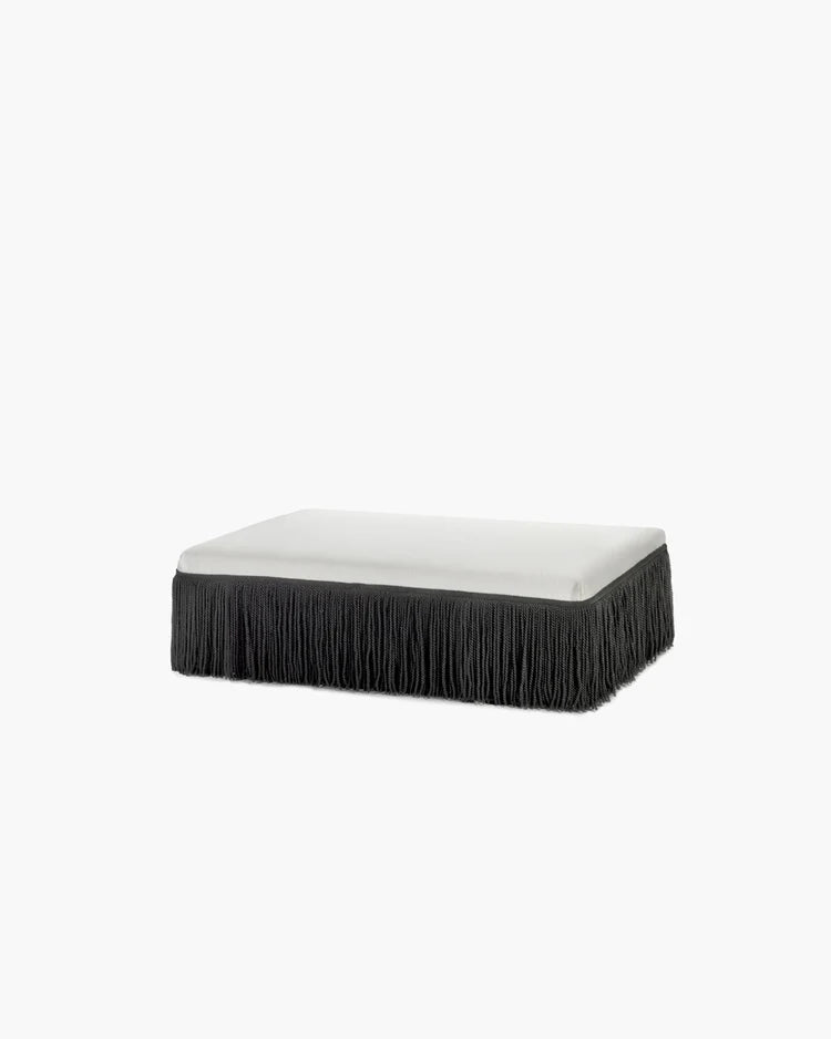 Pouf L blanc avec franges noires Frin