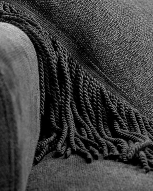 Coussin supplémentaire noir avec franges noires Frou