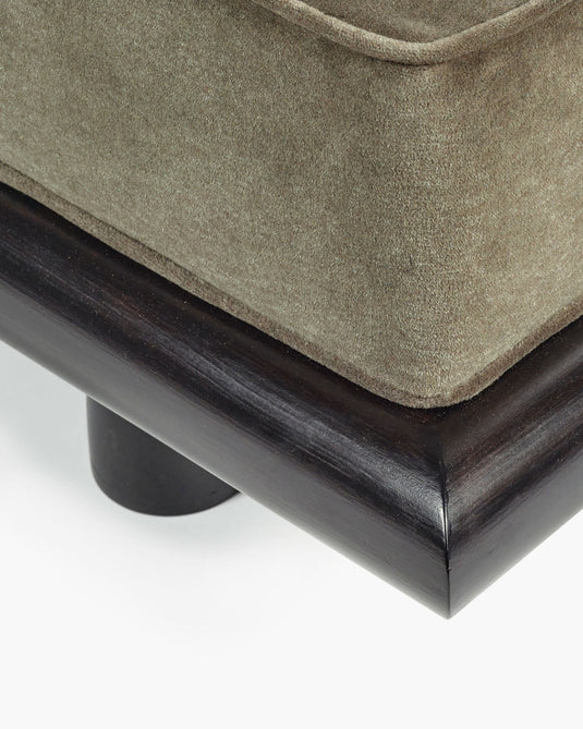 Taupe fluwelen bank + donker gebeitst tulpframe Ono 1