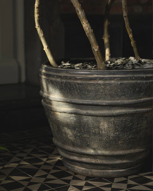 Mesa 01 L black planter