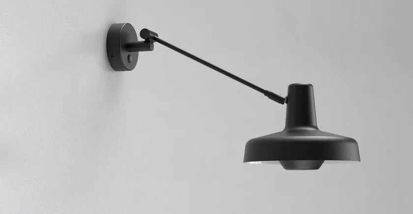 Arigato witte korte muur