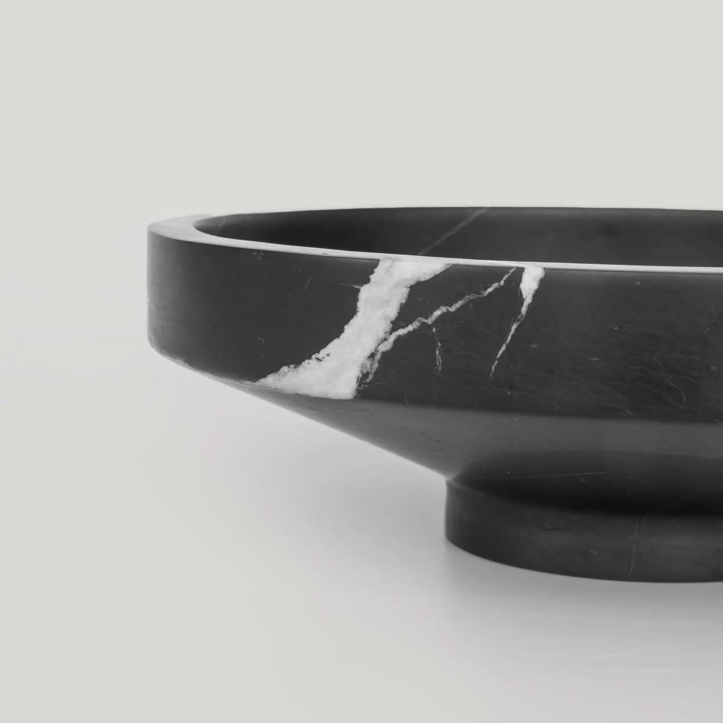 Nero Flat Bowl