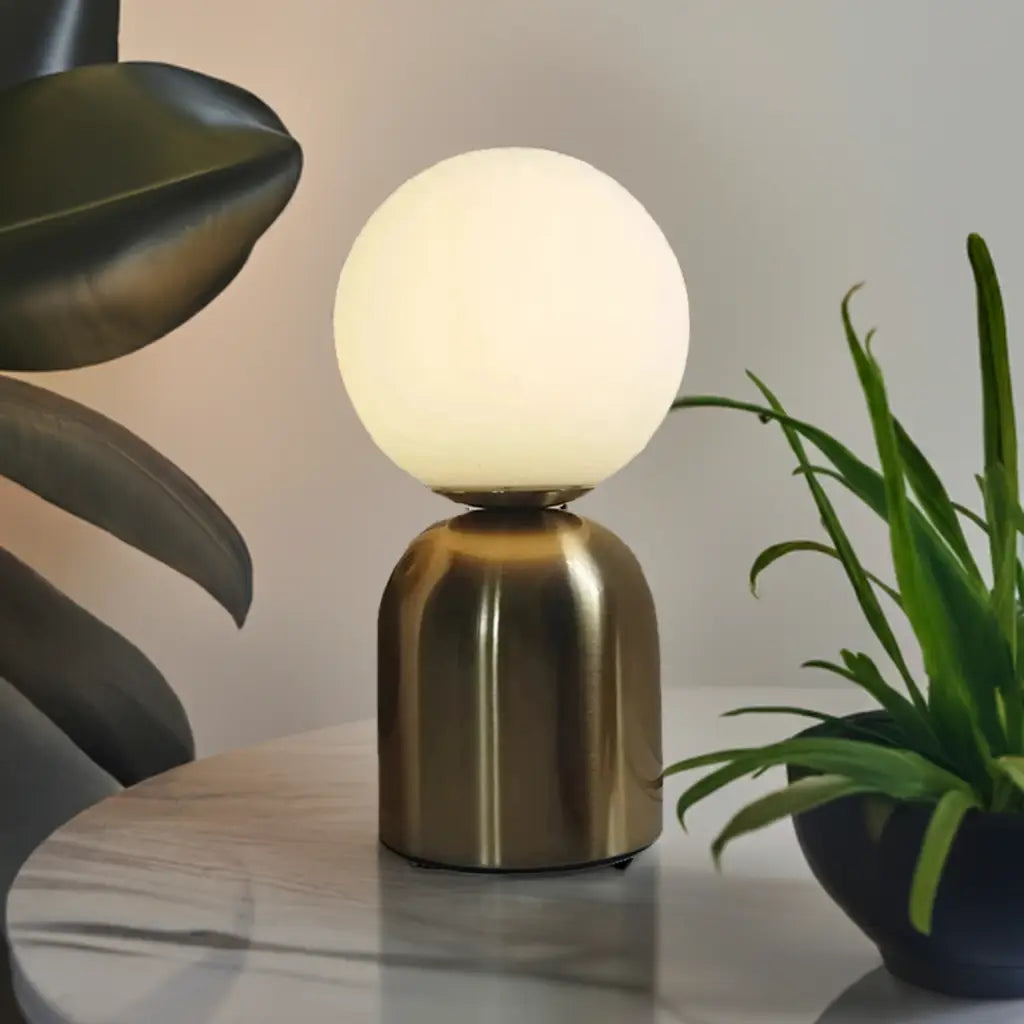 Nordic brass table lamp