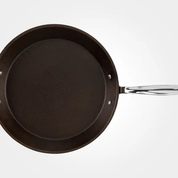 Britania 28cm cast iron frying pan