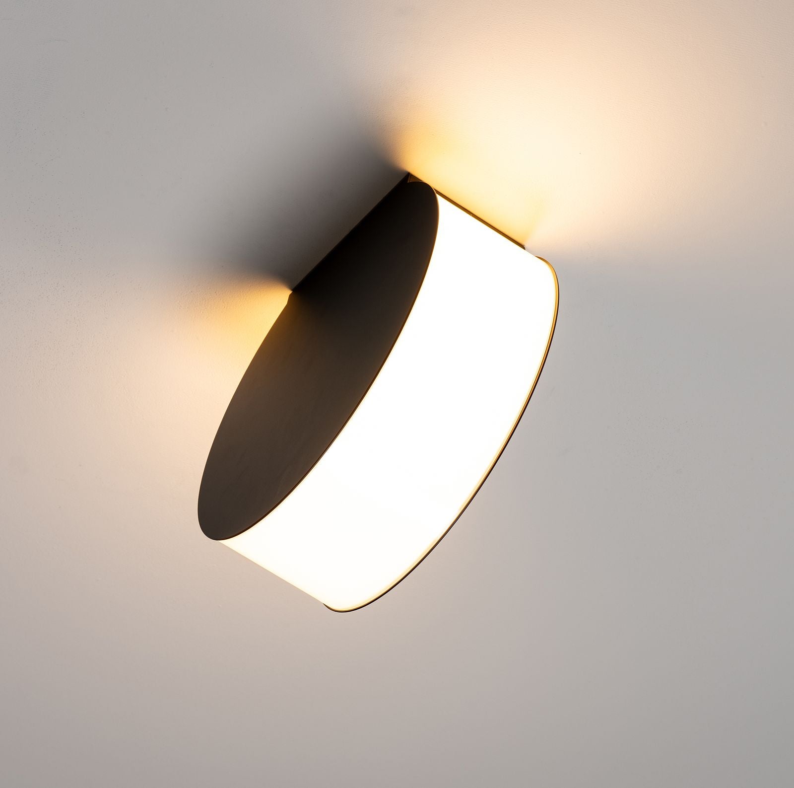 Ili Ili Coney Cone Suspension