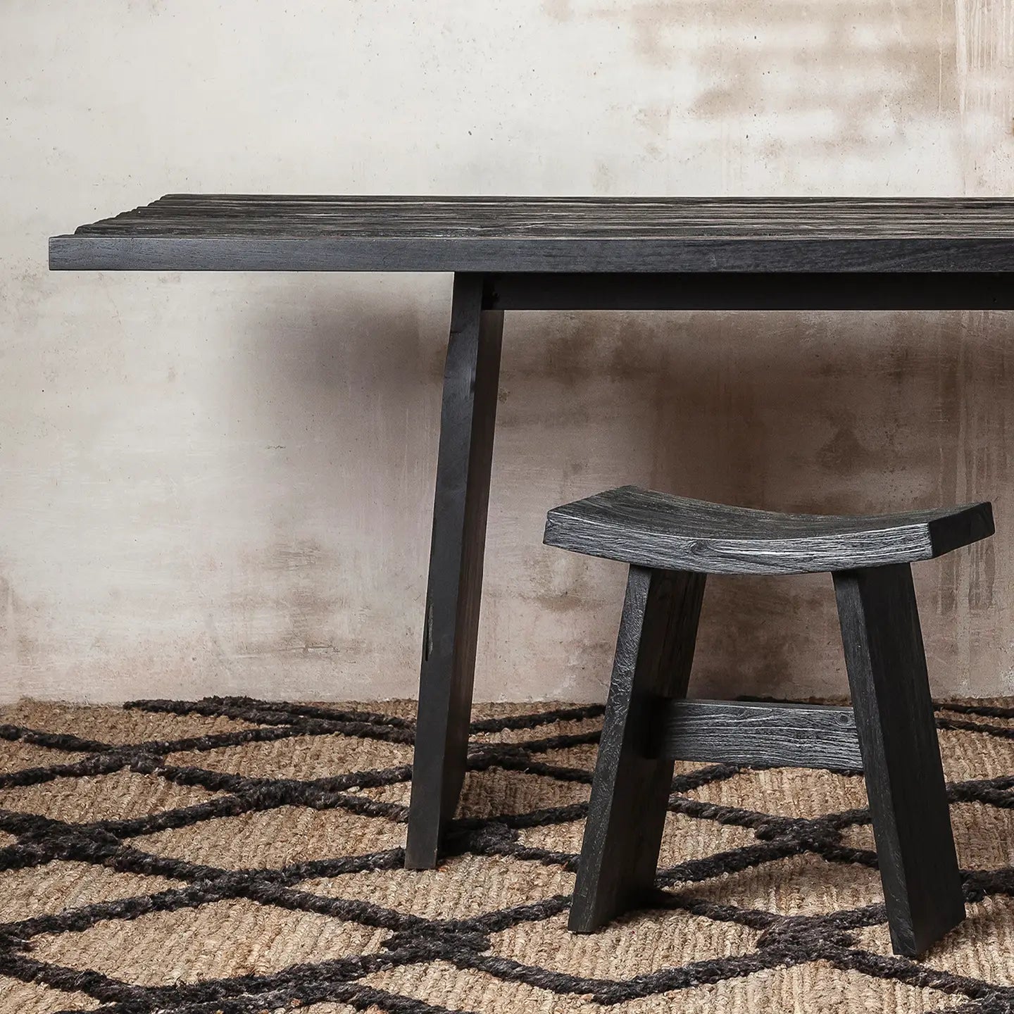 Erosi dining table