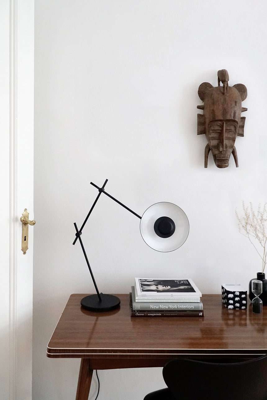 Arigato black table lamp