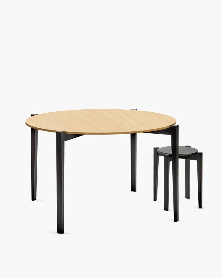Eloïs round table in black beech/natural oak