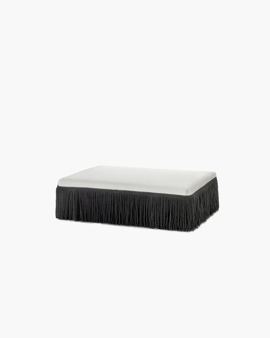 Pouf L blanc avec franges noires Frin