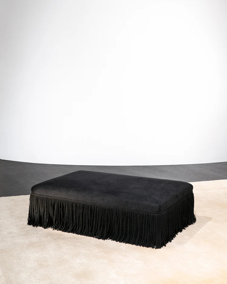 Pouf L noir avec franges noires Frin