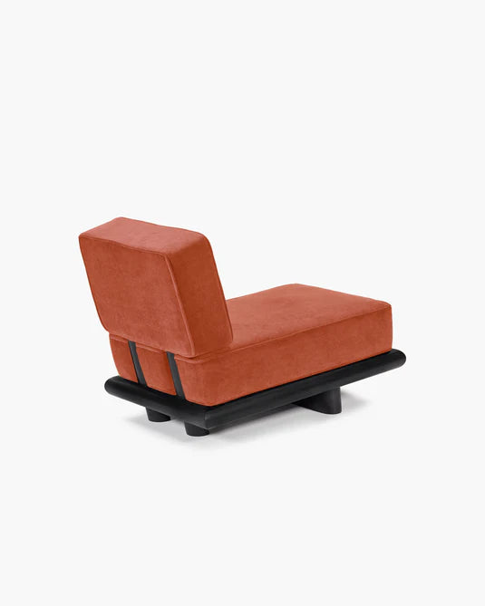 Oranje fluwelen bank + donker gebeitst tulpframe Ono 1