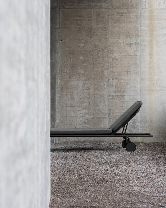 Auguste Black Aluminum Deckchair