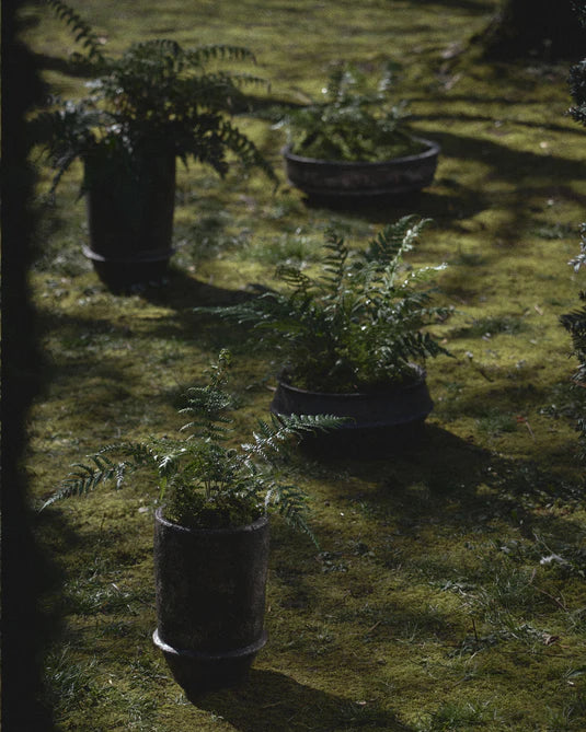 Planter 02 M dark brown Dune