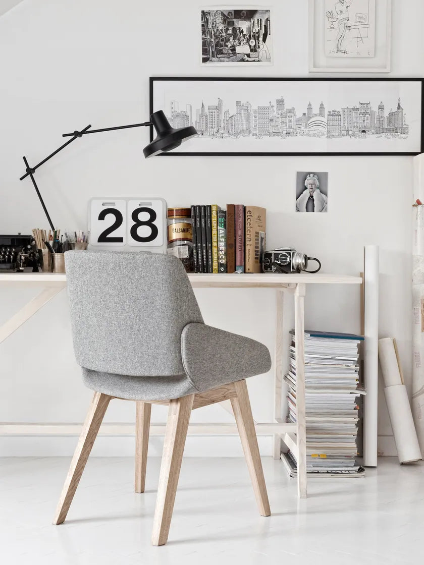 Arigato black table lamp