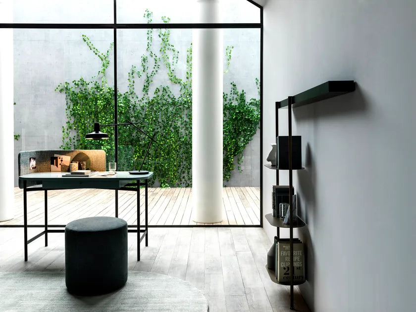 Arigato black table lamp