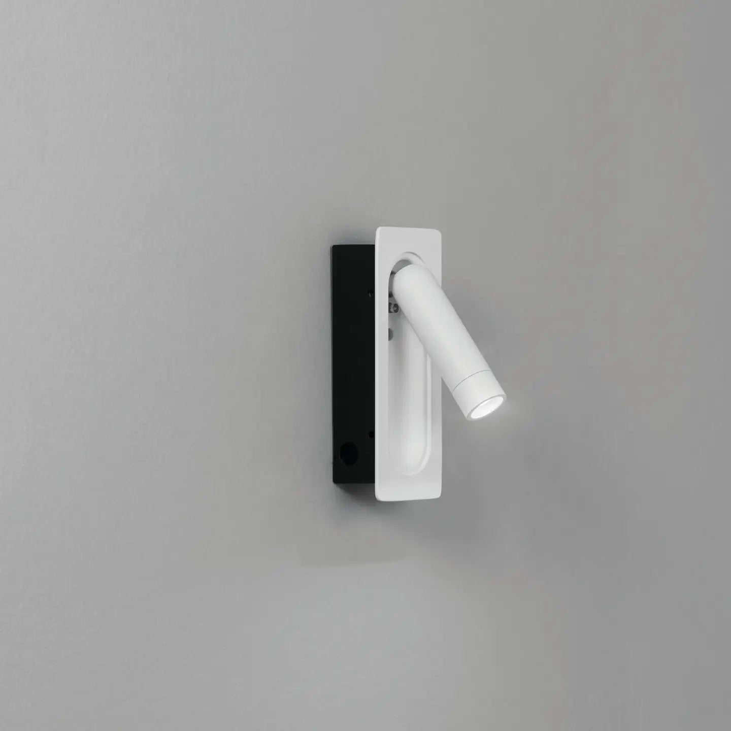 Defoe wall light