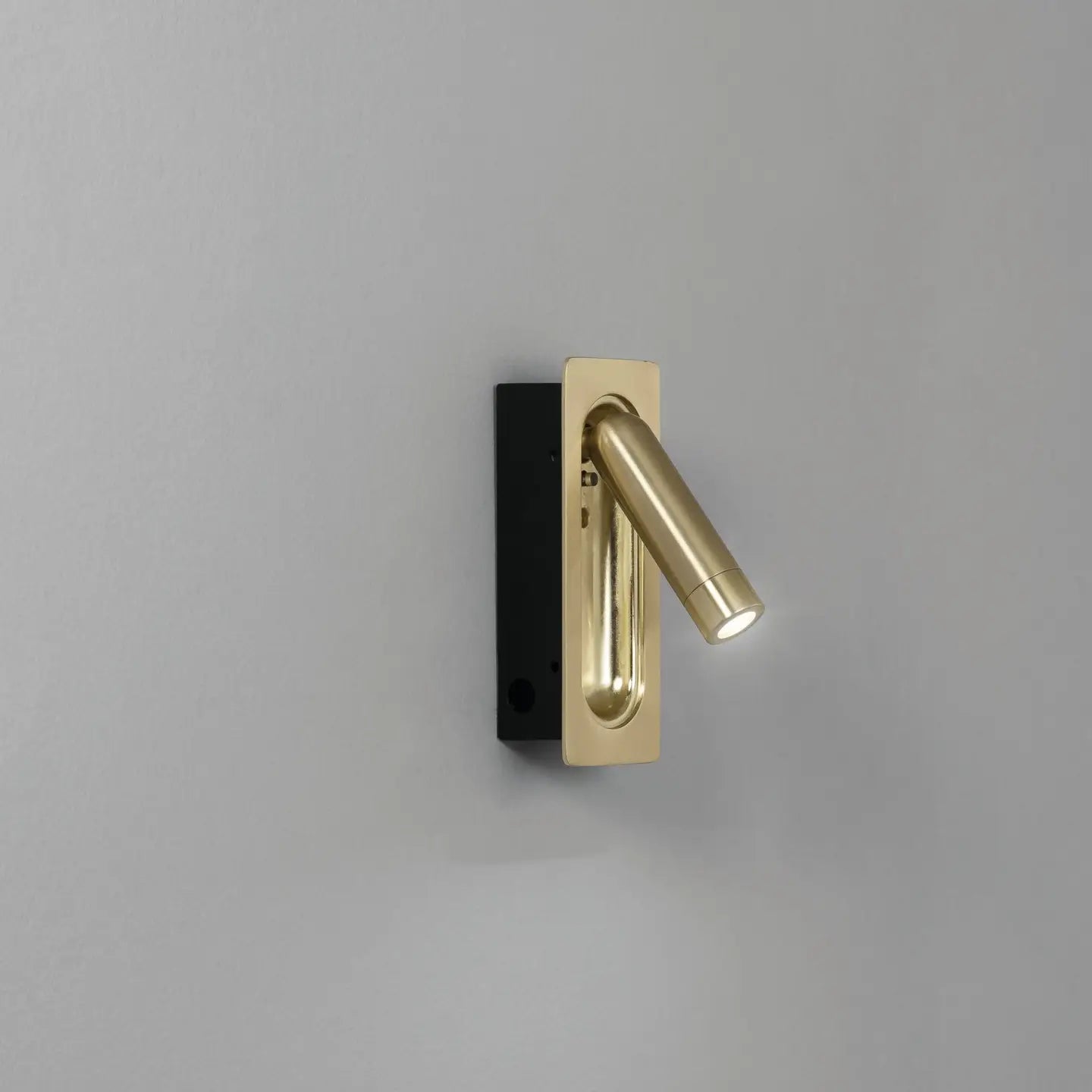 Defoe wall light