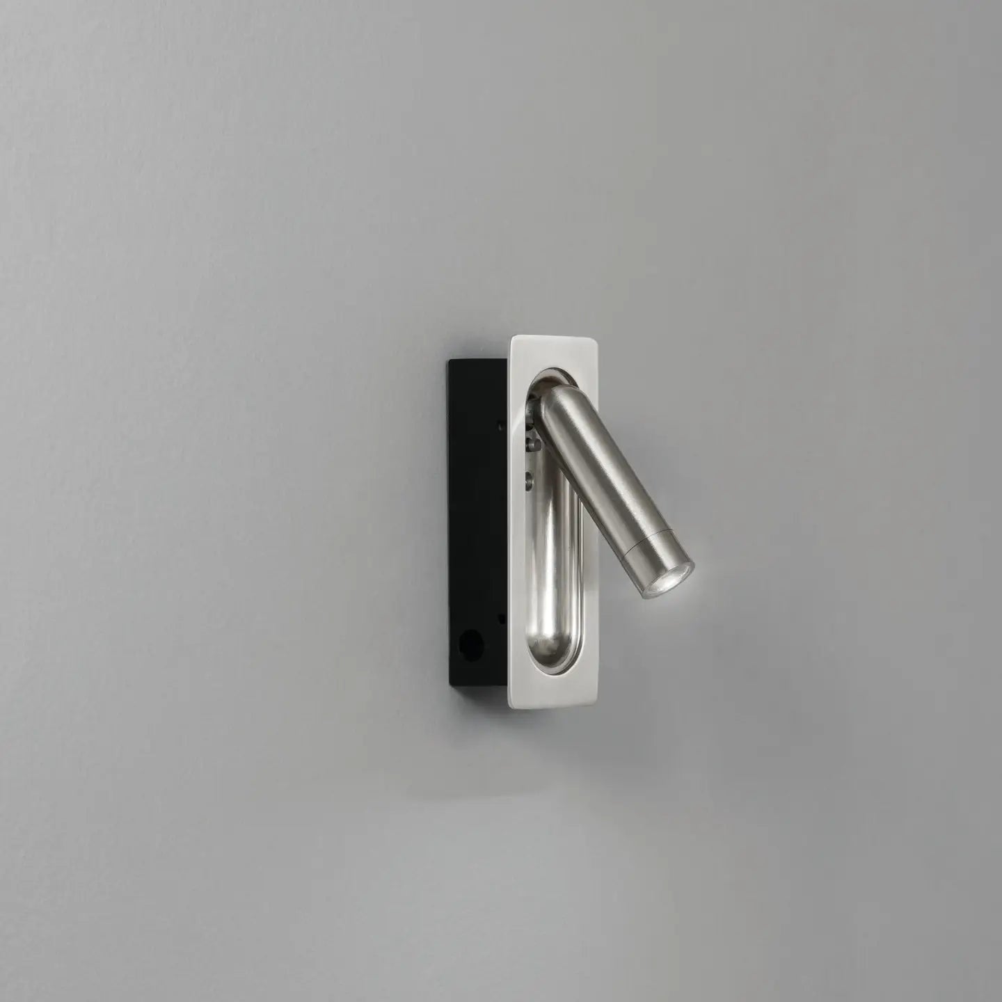 Defoe wall light