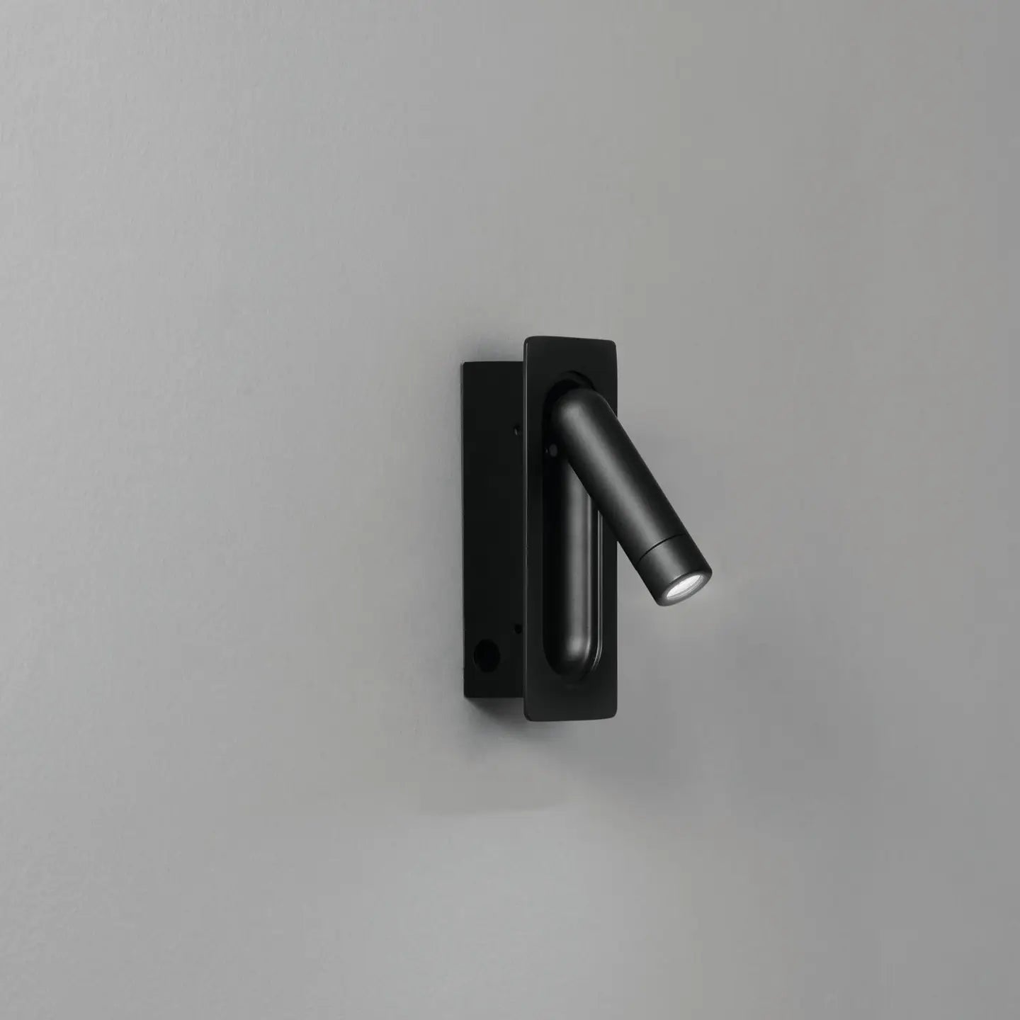 Defoe wall light