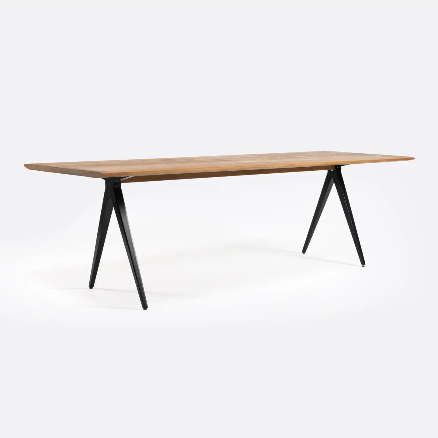 Liku dining table