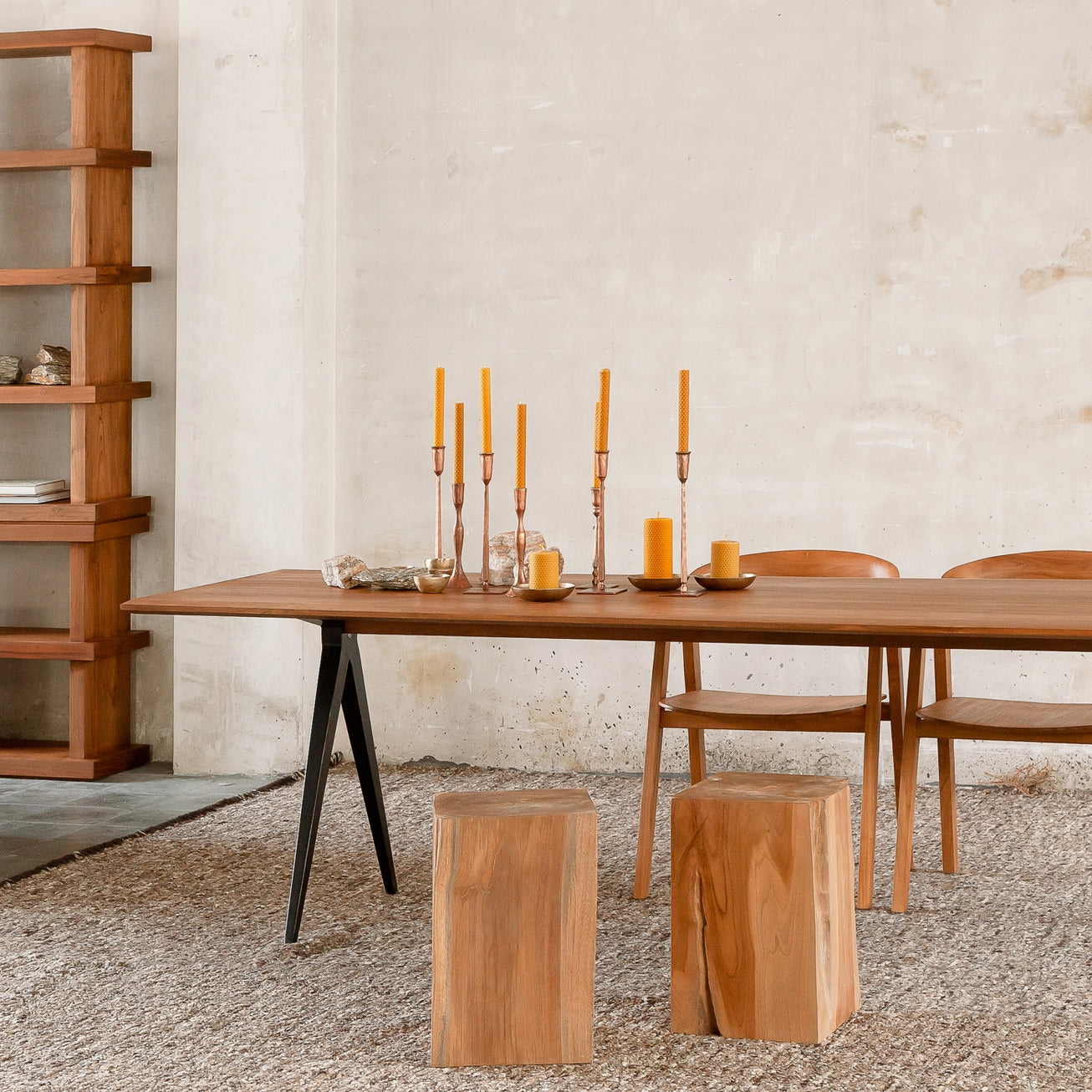 Liku dining table